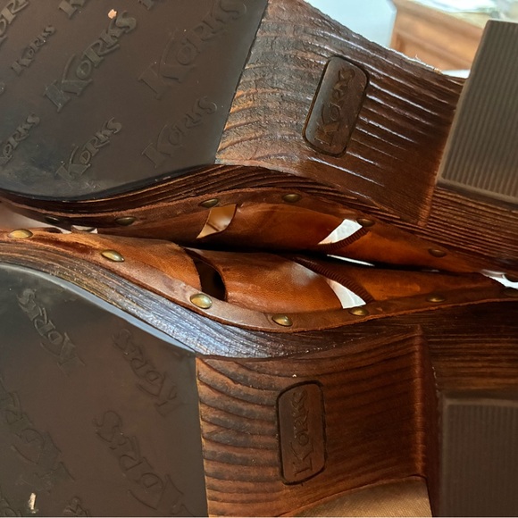 Kork-Ease Tan Leather Clogs with Cut-Out Design - Picture 2 of 4